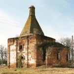 Церковь Илии Пророка в селе Прусы (Коломенский район Московской области) до реставрации. Вид с юго-восточной стороны. Период: 10 апреля 2004 года