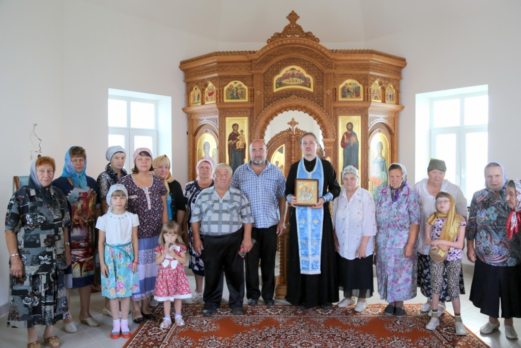 Священник Иоанн Анатольевич Бакушкин на Престольном празднике в Смоленском храме-часовне деревни Молитвино Священник Иоанн Анатольевич Бакушкин на Престольном празднике в Смоленском храме-часовне деревни Молитвино