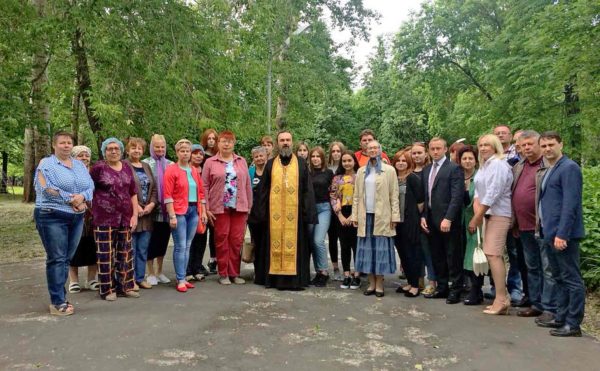 Молебен в детском лагере «Орленок» села Акатьево Молебен в детском лагере «Орленок» села Акатьево